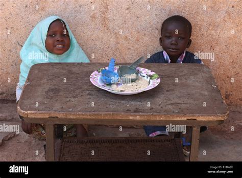 Poor african family hi-res stock photography and images - Alamy