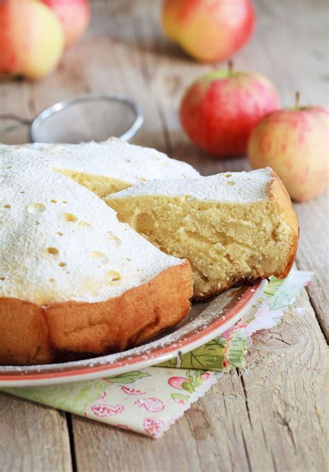 Slow cooker apple sponge cake: an easy tea time treat | Real Homes