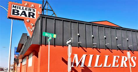 This Historical Bar In Michigan Has Been Serving The Best Burgers Since 1941