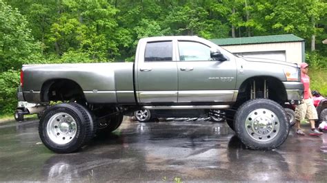 Lifted Dodge 5500 With 24.5 Semi Wheels - YouTube