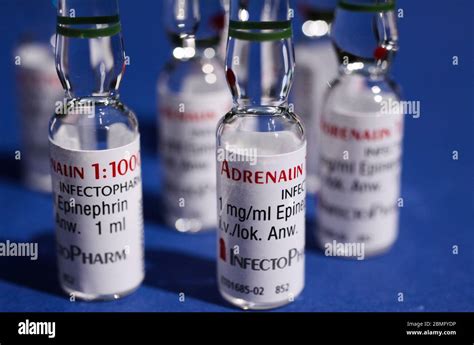 Adrenaline injection hi-res stock photography and images - Alamy