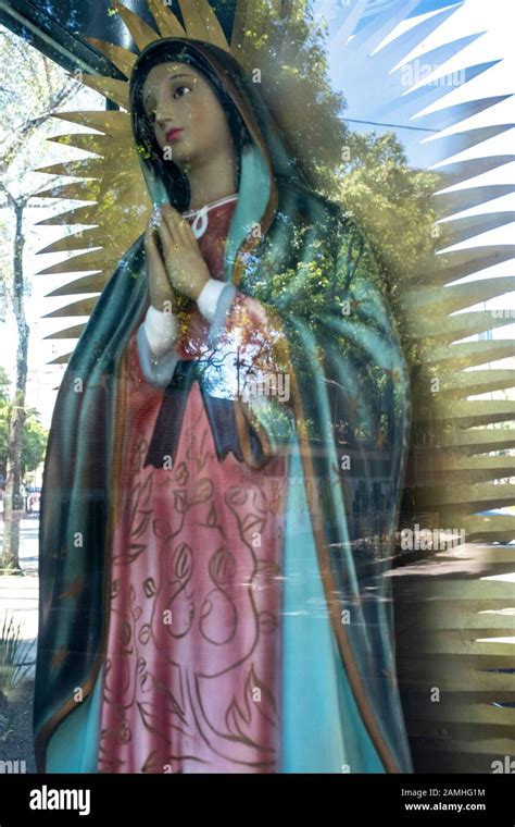 Virgen de Guadalupe statue Stock Photo - Alamy