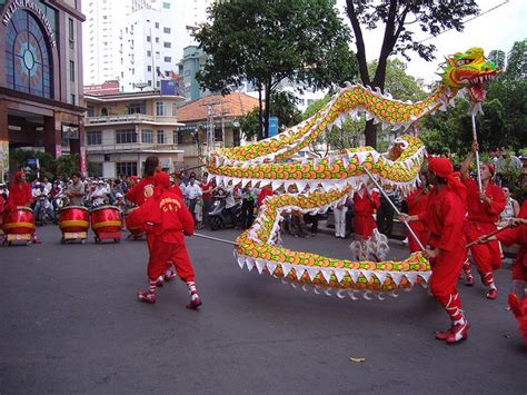 Traditional Dragon Dance | Dragon dance, Dance, Traditional