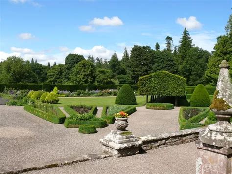 Glamis Castle Gardens set to re-open for nature lovers in lockdown - Daily Record