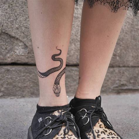 Pin by Minamalista on Blackwork tattoo | Black snake tattoo, Tattoos ...