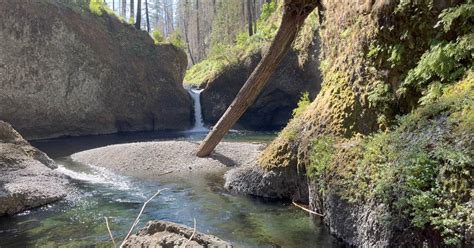 Guide to Oregon's Punch Bowl Falls — Adventures with Holly & Bryan