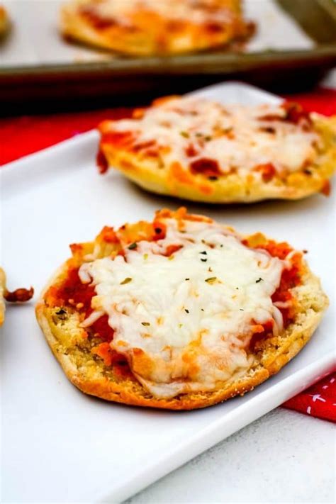 Easy English Muffin Pizzas - Easy Budget Recipes