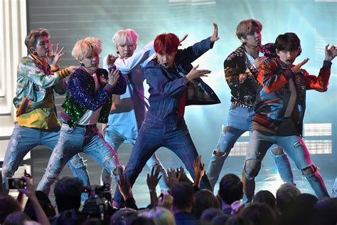 BTS' Best Moments at the American Music Awards -- From Dancing to Demi Lovato to Their Stunning ...