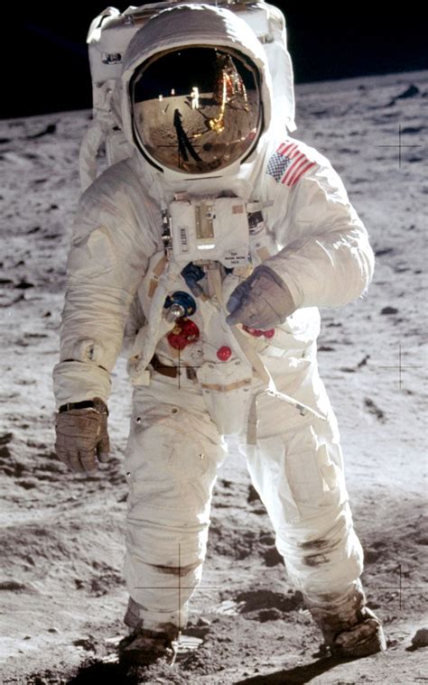 Space suit - Wikipedia