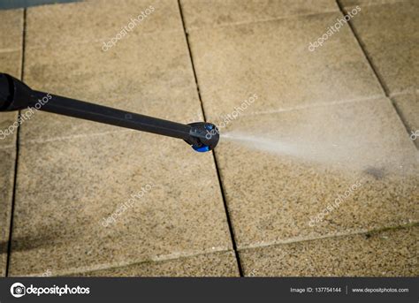 Water jet cleaning Stock Photo by ©KatarinaGondova 137754144