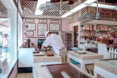 Mackinac Island Fudge: History, Vendors & Flavors!