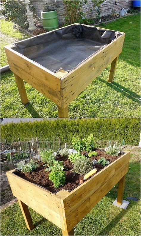 Shaped into the interesting project of the wood pallet planter, this wood pallet design is so ...