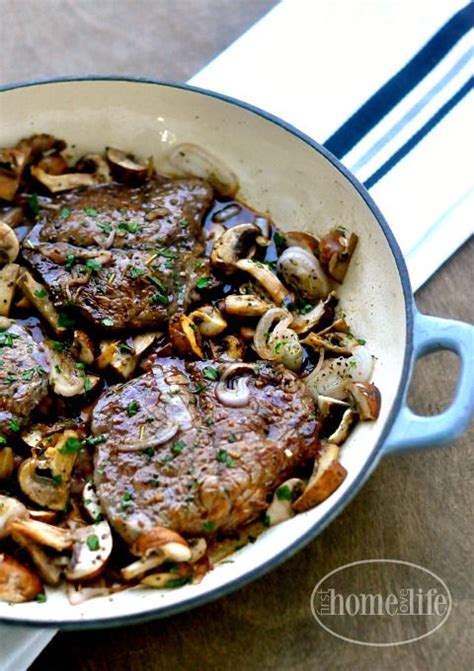 Sirloin Steak with Mushrooms and Shallots | Sirloin steak recipes, Easy ...