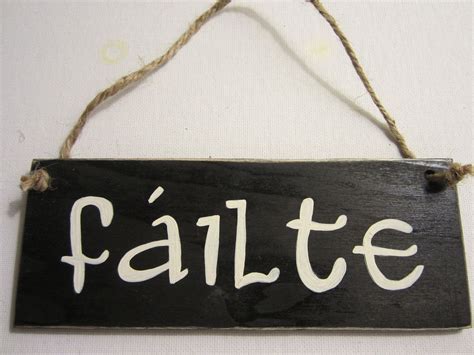 Small Craft Sign - failte - "Welcome". $3.95, via Etsy. | Celtic decor, Welcome signs front door ...