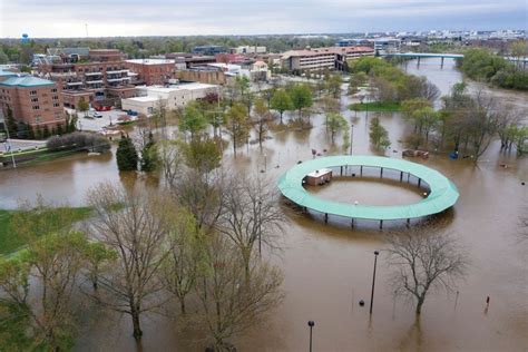 Flooding in Midland, Michigan, threatens Dow facility