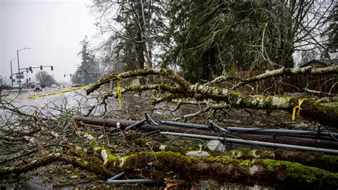 Oregon ice storm: Monday weather updates, power outages