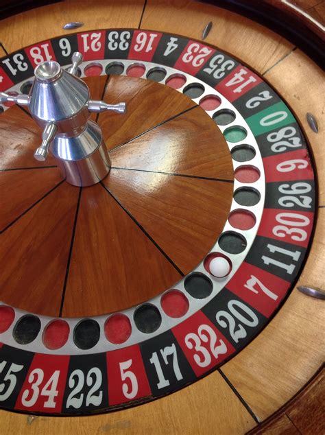 Vintage Casino Quality Roulette Wheel