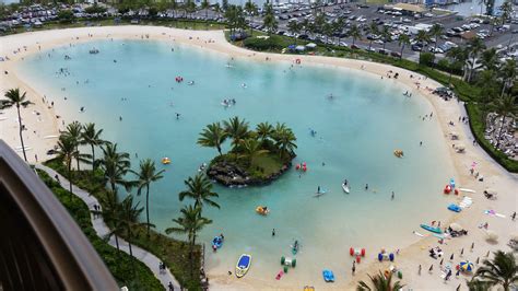 Hotel Review: Hilton Hawaiian Village Waikiki Beach Resort ...