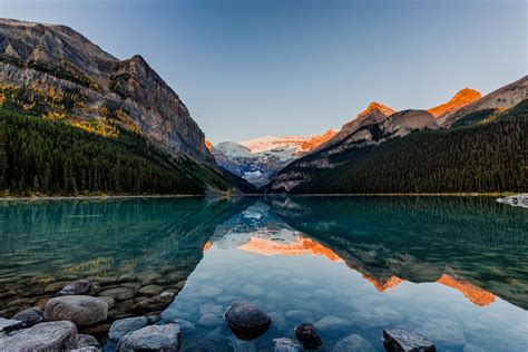 Sunrise at Lake Louise [OC] [1500x1000] : r/EarthPorn