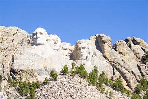 How to Visit Mount Rushmore - Tips to Plan Your Trip - ThirtySomethingSuperMom