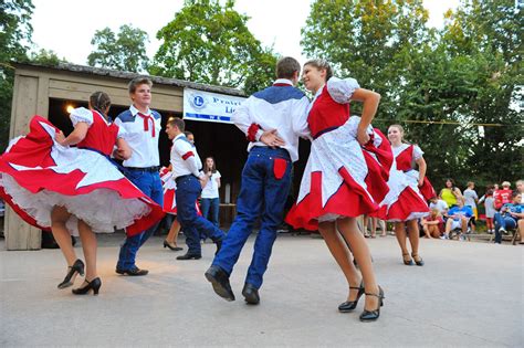 Square dancers keep Labor Day tradition alive in Prairie Grove ...