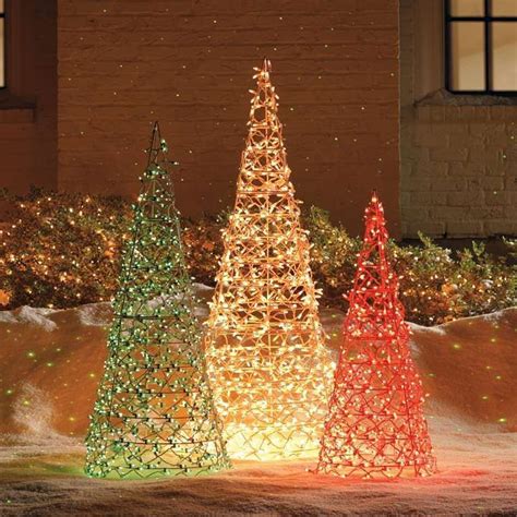 Christmas Trees (185 photos) | Christmas decorations diy outdoor, Outdoor christmas tree ...