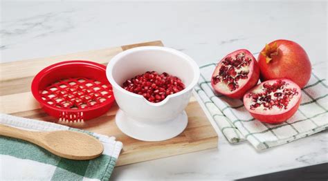 Can You Eat Pomegranate Seeds? The 4-1-1 On All Things POM – Discover ...