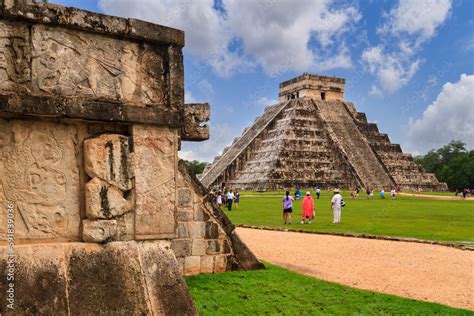 Kukulkan pyramid in Chichen Itza, Mexico. Stock Photo | Adobe Stock