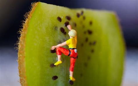 Macro masterpieces: Artist David Gilliver creates a miniature world out of tiny figures | H0 ...