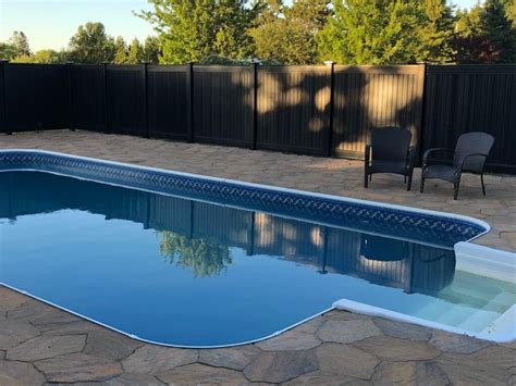 5 reasons to build a vinyl fence around your pool