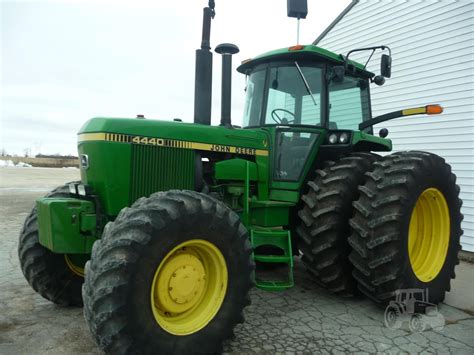 1982 JOHN DEERE 4440 For Sale In Brillion, Wisconsin | TractorHouse.com