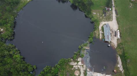 Daisetta sinkhole shows more movement overnight (aerial images ...