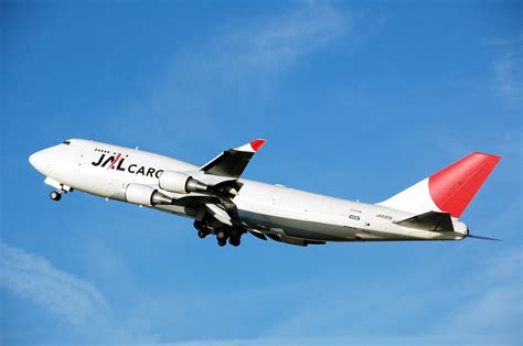 File:Jal.cargo.b747-400.ja8909.arp.jpg - Wikimedia Commons