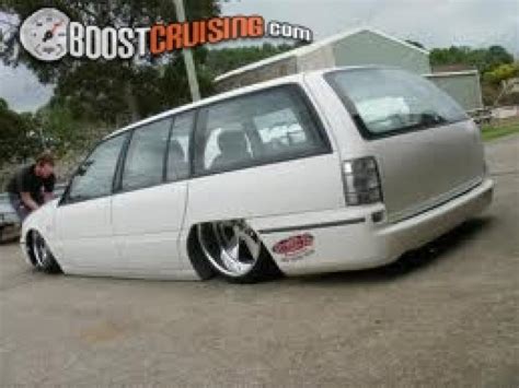 Lowrider Commodore Wagon - BoostCruising