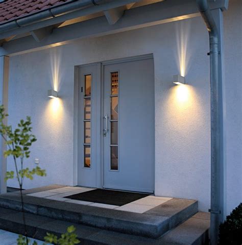 20 Amazing Outdoor Light Fixtures For Your Yard | Modern outdoor lighting, Porch lighting ...