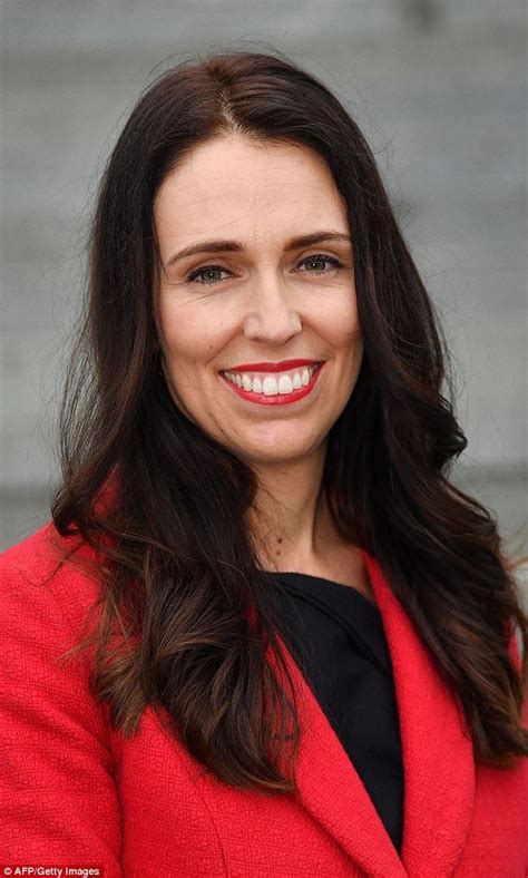 Jacinda Ardern.. #stylethebump #chicbump #dressingthebump #primeminister #NZprimeminister # ...