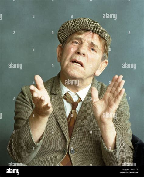 Norman Wisdom Stock Photos & Norman Wisdom Stock Images - Page 2 - Alamy