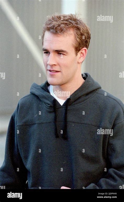 Dawson's creek 1998 james van der beek hi-res stock photography and images - Alamy