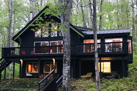 11 Cozy Pet-Friendly Cabin Rentals in Michigan - Territory Supply