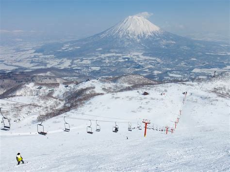 Niseko Ski Resort: Niseko Village Area - SNOW MONKEY RESORTS