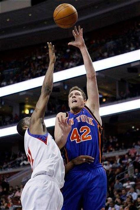 David Lee's late hoop lifts Knicks over Sixers, 93-92 - silive.com