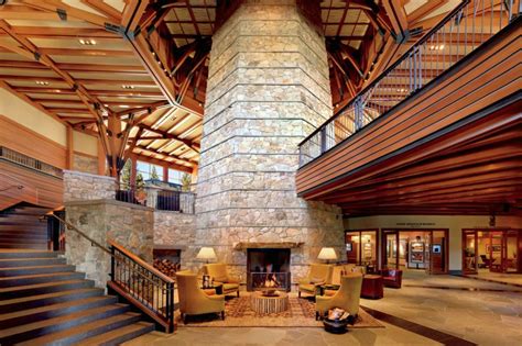 10 Best Ski Lodges in the U.S.