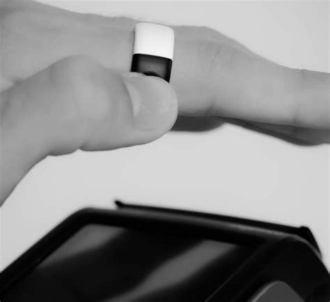 This Smart Ring Stores Your Card Info to Enable NFC Payments | Beebom