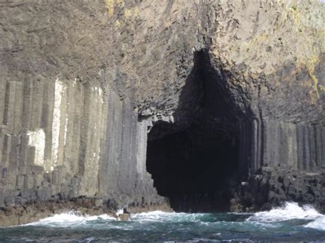 The Entrance to Fingal's Cave - Picture of Fingal's Cave, The Hebrides ...