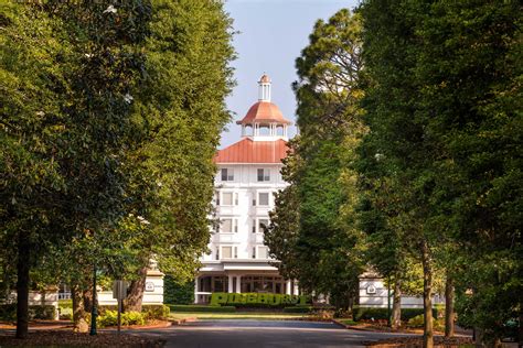 Carolina Hotel | Hotels & Accommodations | Pinehurst Resort