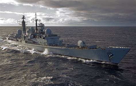 HMS Edinburgh, on patrol near the Falkland Islands. [3800 x 2410] : r/WarshipPorn