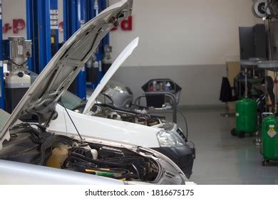 45 Renault Service Department Images, Stock Photos & Vectors | Shutterstock