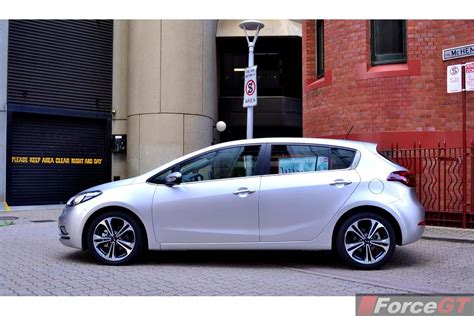 Kia Cerato Review: 2013 Kia Cerato Hatch