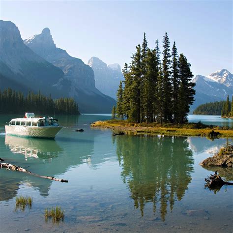 Maligne Lake Cruise (Jasper) - All You Need to Know BEFORE You Go