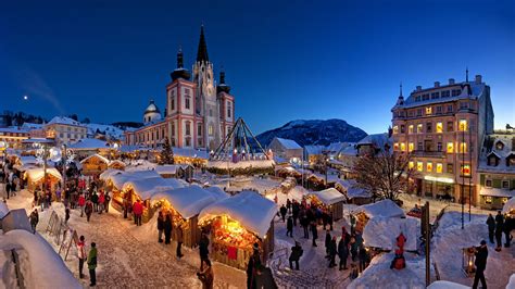 4K Ultra HD Christmas Market in Snowy City Square